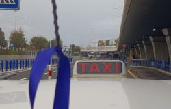 Fiumicino, un fiocco blu sulle antenne dei taxi, nella giornata mondiale per la consapevolezza sull'autismo