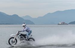 In vendita la storica moto da cross che ha attraversato il Lago di Como