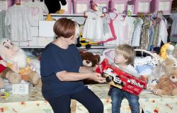 Salvamamme: al via uno speciale Free temporary shoop per le famiglie ucraine e utenti dell’associazione