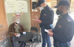 Blitz interforze a piazza Vittorio, decine di persone controllate, un arresto per droga