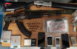 Carabinieri Bari armi e droga sequestrata