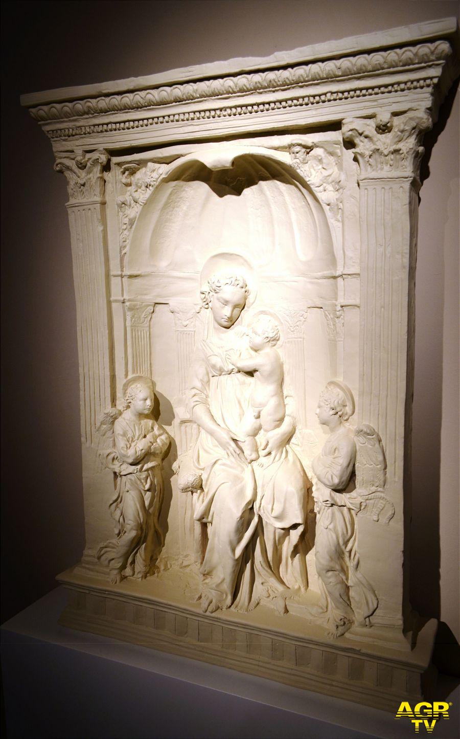 Madonna col bambino tra due angeli di Donatello