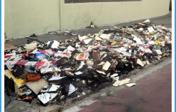 Ostia, teppisti incendiano la bancarella di libri usati di piazzale Magellano