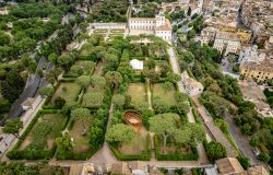 Roma, Festival des Cabanes di Villa Medici: l'architettura sostenibile e modulare nei giardini eco-responsabili