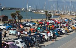 Torvajanica, allo Zoo Marine, Festa della Repubblica con l'omaggio alla 500, un simbolo italiano