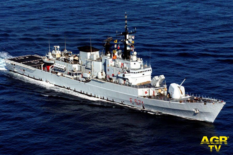 La fregata Grecale in navigazione nel Mediterraneo foto Marina Militare