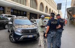 Roma Termini, presi due rapinatori che avevano aggredito una coppia di americani, fuggendo con soldi, cellulari e monili d'oro