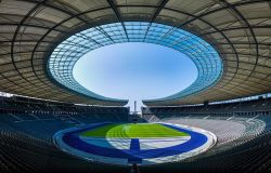 Pietralata, protesta dei cittadini contro la costruzione dello stadio della Roma, impedito l'accesso ai tecnici