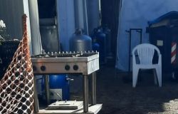 un fornello a gas nel parco (foto M5S)