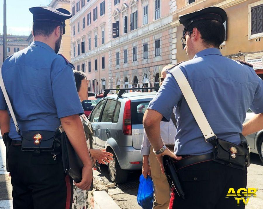 Carabinieri raccolgono denuncia di un'anziana