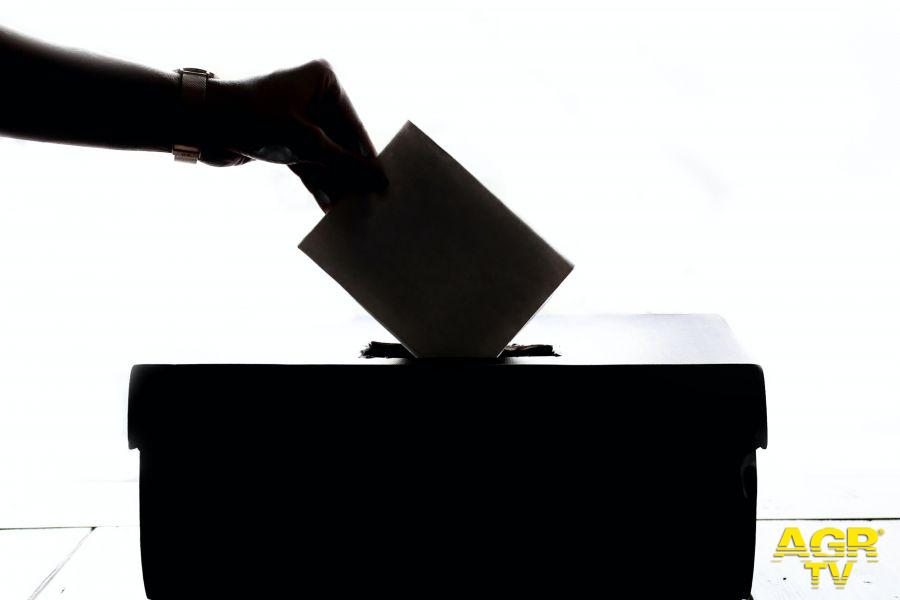 Votare è un diritto-dovere, ma agli astensionisti non si può dar torto....