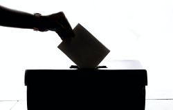 Votare è un diritto-dovere, ma agli astensionisti non si può dar torto....