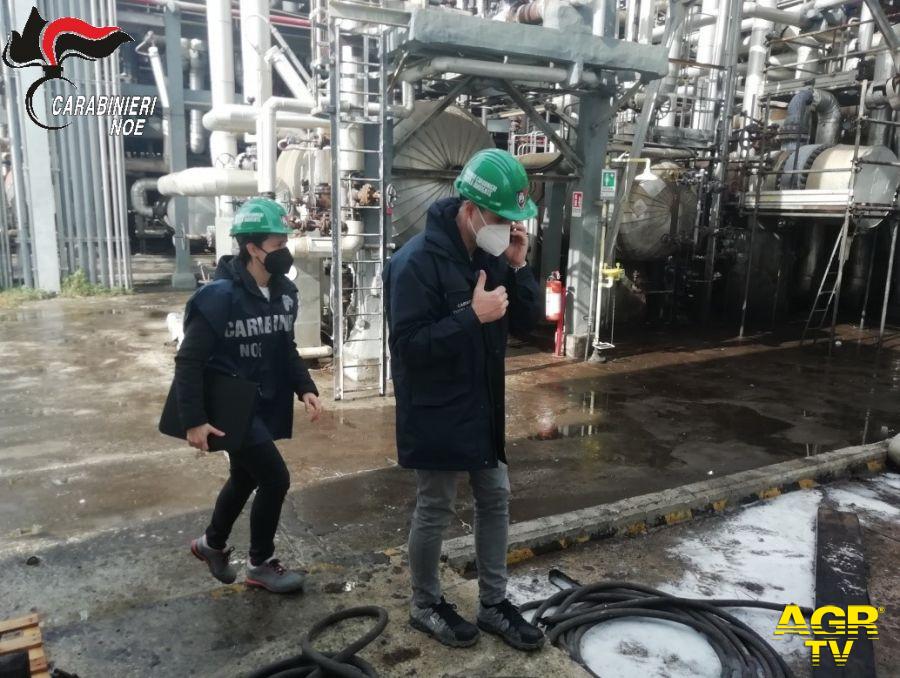 Carabinieri Noe denucia distratro ambientale raffineria
