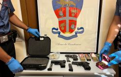 Guidonia, deteneva illecitamente, in un armadio della camera da letto tre pistole ed oltre trecento proiettili, arrestato 36enne