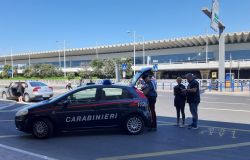 carabinieri controlli aeroporto