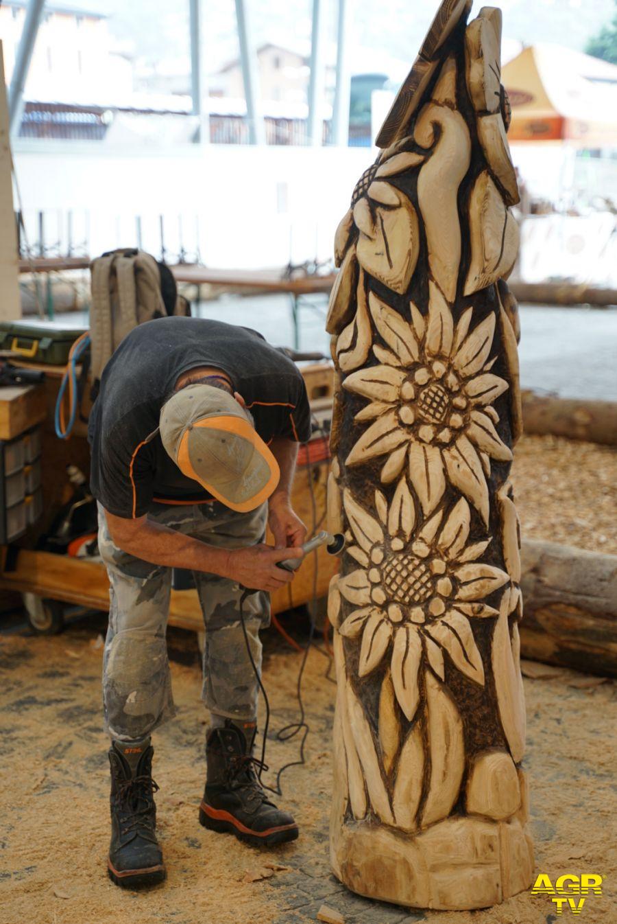 Realizzazione  di sculture in legno