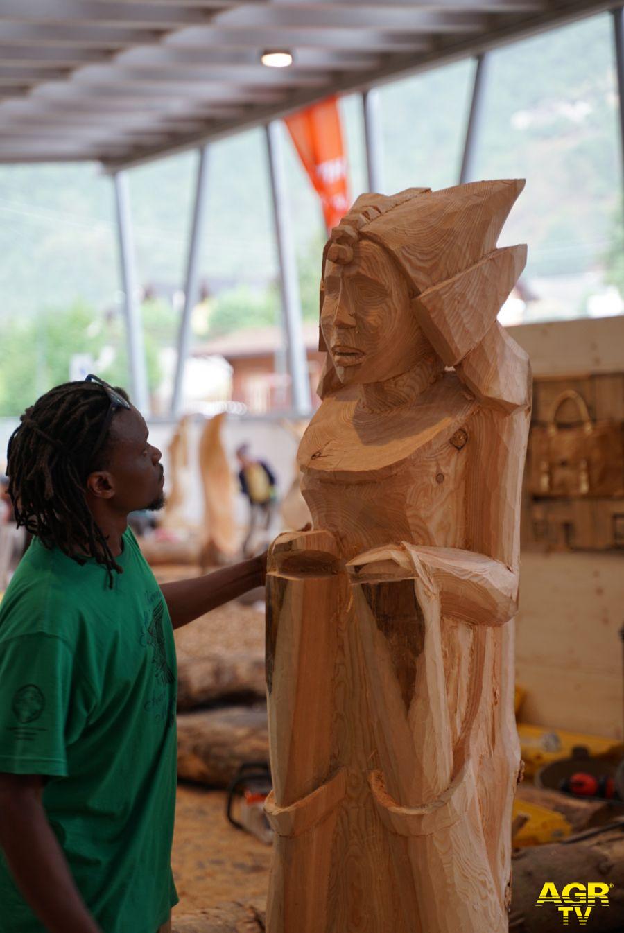 Realizzazione  di sculture in legno