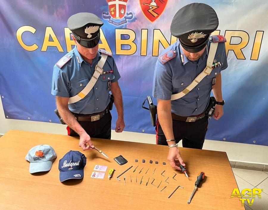 carabinieri gli arnesi da scasso sequestrati agli arrestati