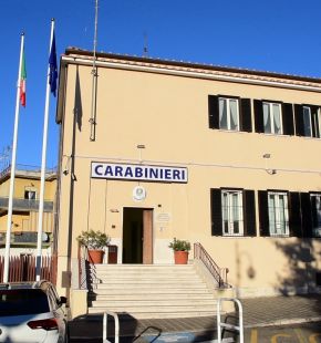 Mentana, accoltella il compagno al torace, arrestata per tentato omicidio Mentana, accoltella il compagno al torace, arrestata per tentato omicidio