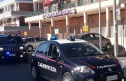 Anzio, denunciate quattro persone, giravano con coltelli e tirapugni, arrestato un pusher