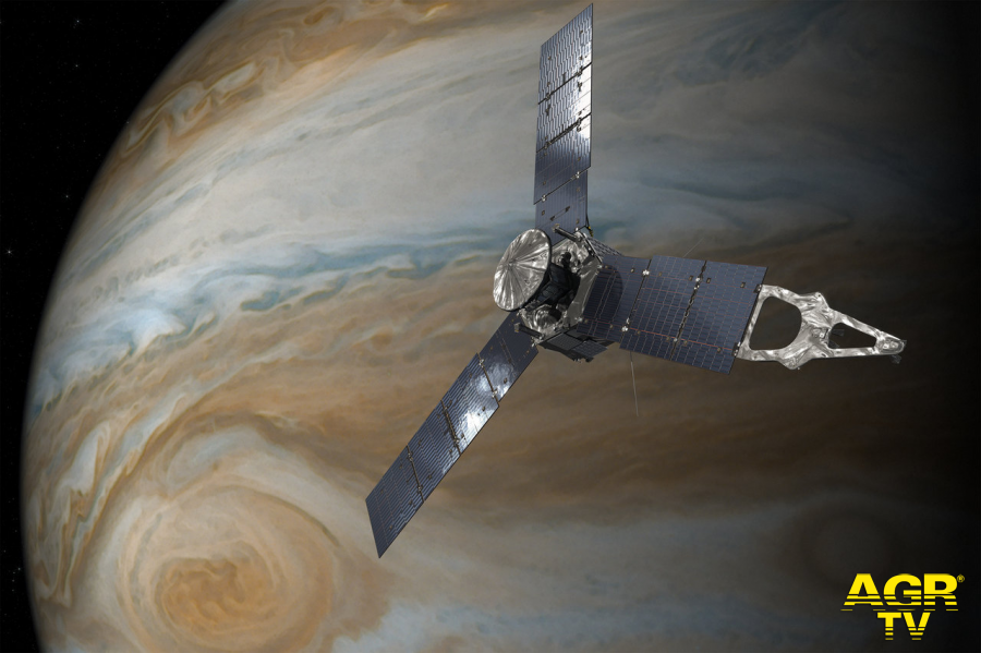 Rappresentazione artistica della sonda Juno attorno a Giove.  Crediti: Nasa/JPL-Caltech.