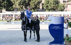 Equitazione Longines Global Champion Tour l'assessore Onorato premia i vincitori