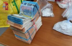 San Basilio, soldi e droga, sequestrati 28 mila euro, otto pusher arrestati nella capitale