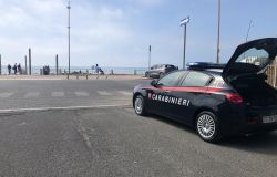 Ostia, stazione Lido Centro blitz dei carabinieri, oltre 11 mila euro di sanzioni a tre locali, denunciata una donna per guida senza patente