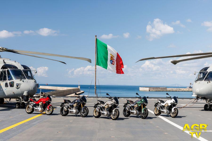 Moto Guzzi e Marina Militare celebrano a bordo della Portaerei Cavour il profondo legame che li unisce