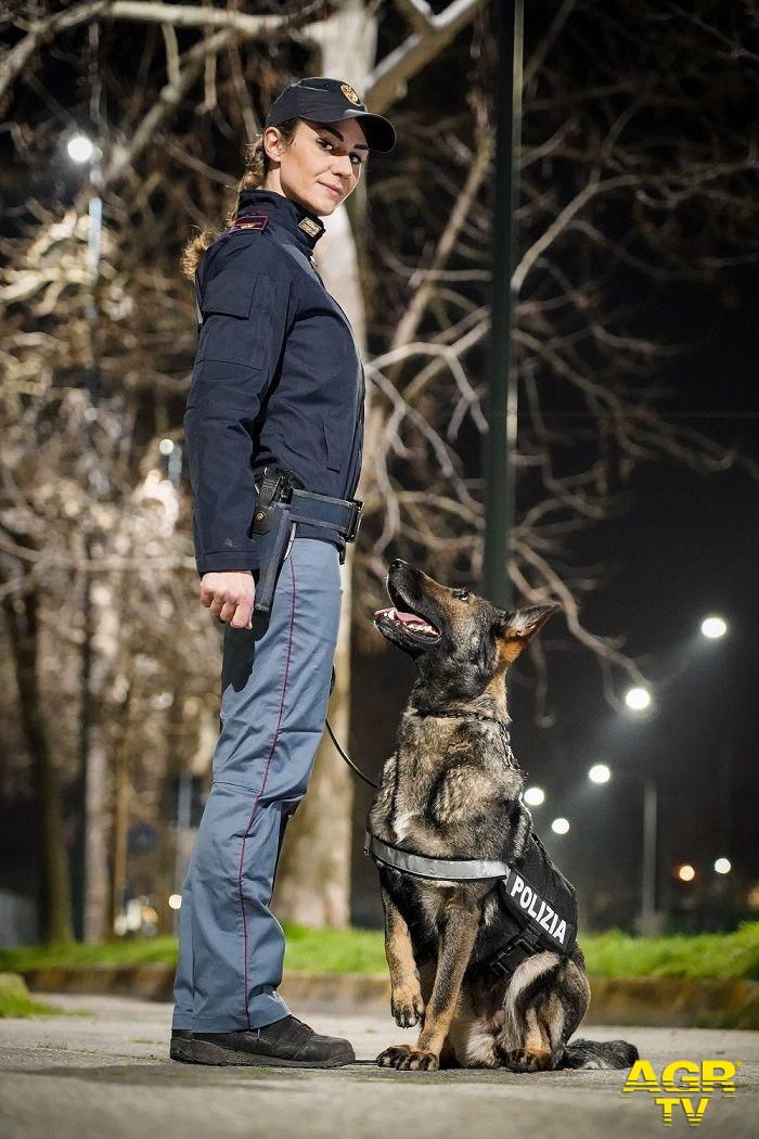 cane poliziotto antidroga EVIVA insieme alla sua conduttrice