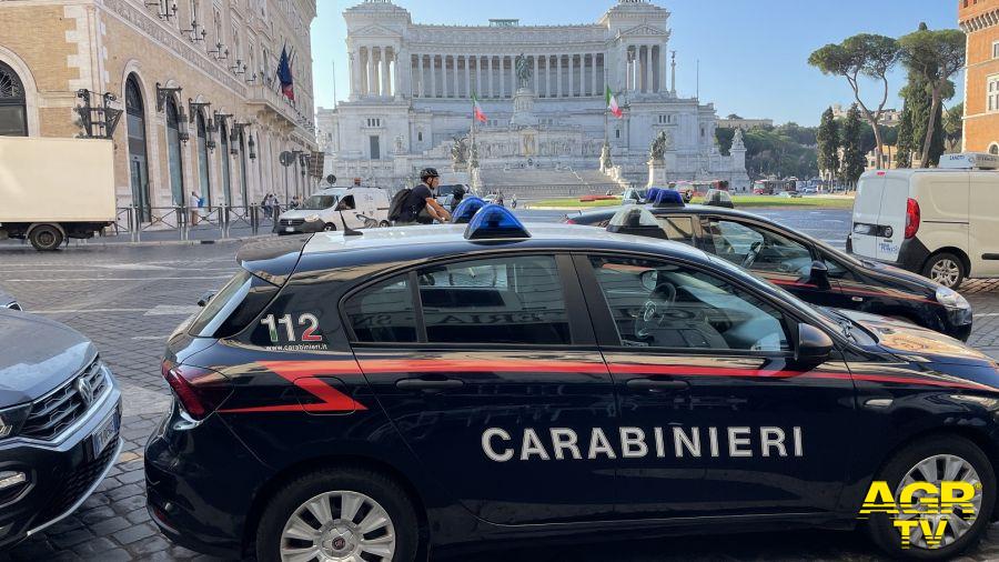 Carabinieri controlli nel centro di Roma