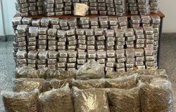 Roma, scoperto il deposito della droga, sequestrati 600 kg., arrestato 36enne