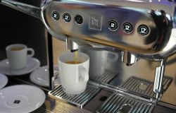 1° Ottobre, Giornata Internazionale del caffè, le macchine per l'espresso battono le caffettiere tradizionali