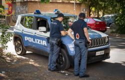 Prenestino, rintracciati ed arrestati due ladri, avevano rubato una borsa e prelevato con il bancomat denaro contante