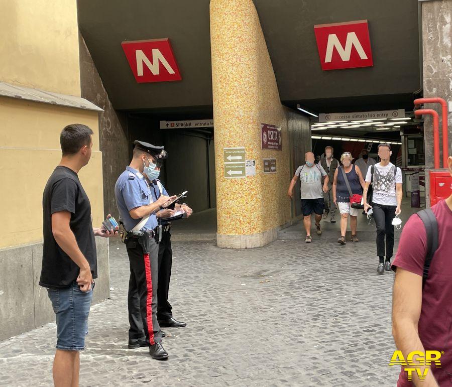 Carabinieri controlli fermate metro anti-borseggio
