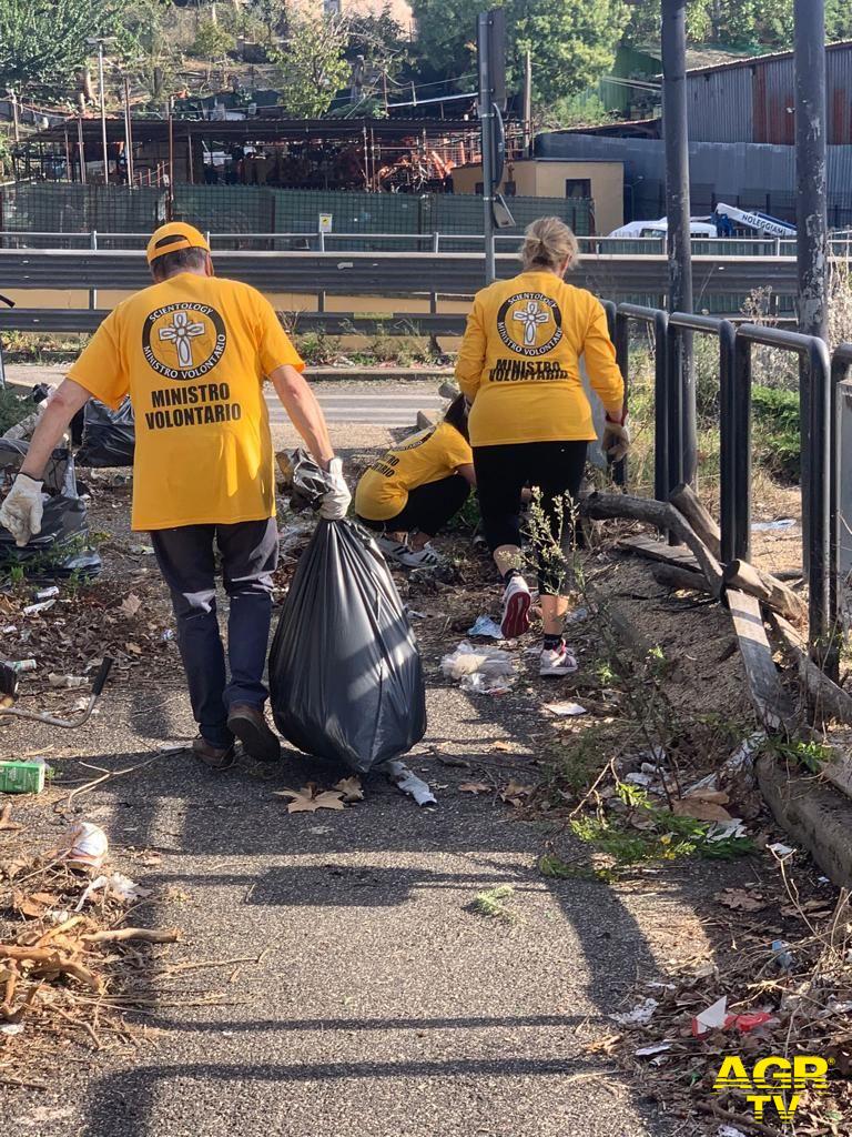 Ministri Volontari pulizia area pedonale via Boccea