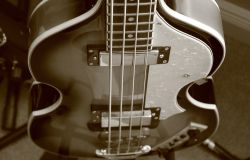 chitarra basso foto pixabay