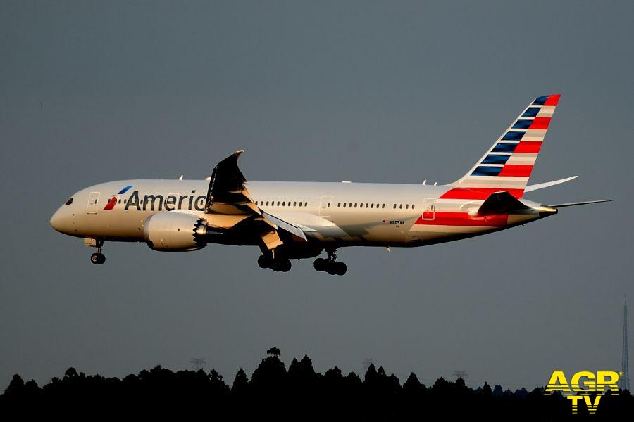 Aereo di linea American Airlines in volo