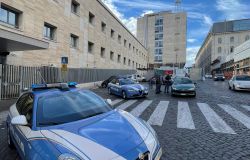 Termini, si stringe la rete dei controlli, presidiata dalle forze dell'ordine l'area della stazione
