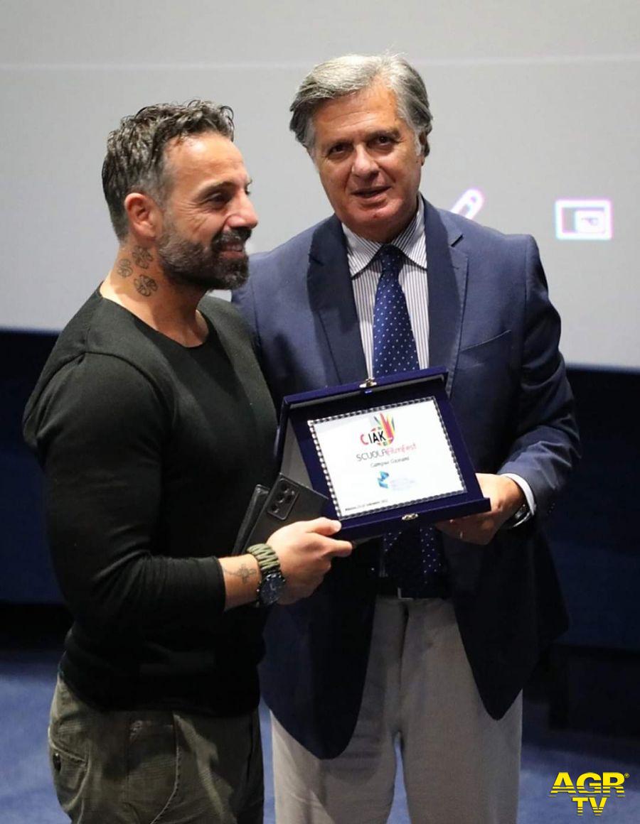 Mirko Alivernini ritira il premio a Civitavecchia