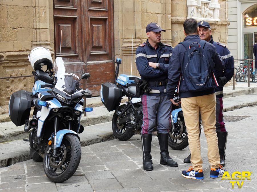 Questura di Firenze Droga per tutti i gusti o quasi: la Polizia di Stato scopre cocaina, hashish e marijuana in un appartamento dietro lo Stadio