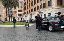 Carabinieri controlli a piazza di spagna