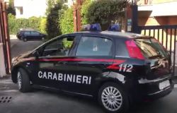 Roma, rapina minacciandoli con una roncola gli avventori di una sala di biliardo, preso 32enne