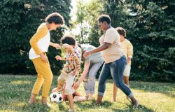 Le donne giocano il football,  non il football delle donne