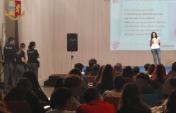 Bullismo, polizia ed associazione FarexBene per la sensibilizzazione degli studenti