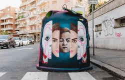 Roma, con GAU street art raccontano.... il futuro sulle campane per la raccolta differenziata del vetro