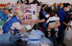 Salvamamme: taglio del nastro del Free Temporary Shop, mercatino solidale per mille famiglie in difficoltà