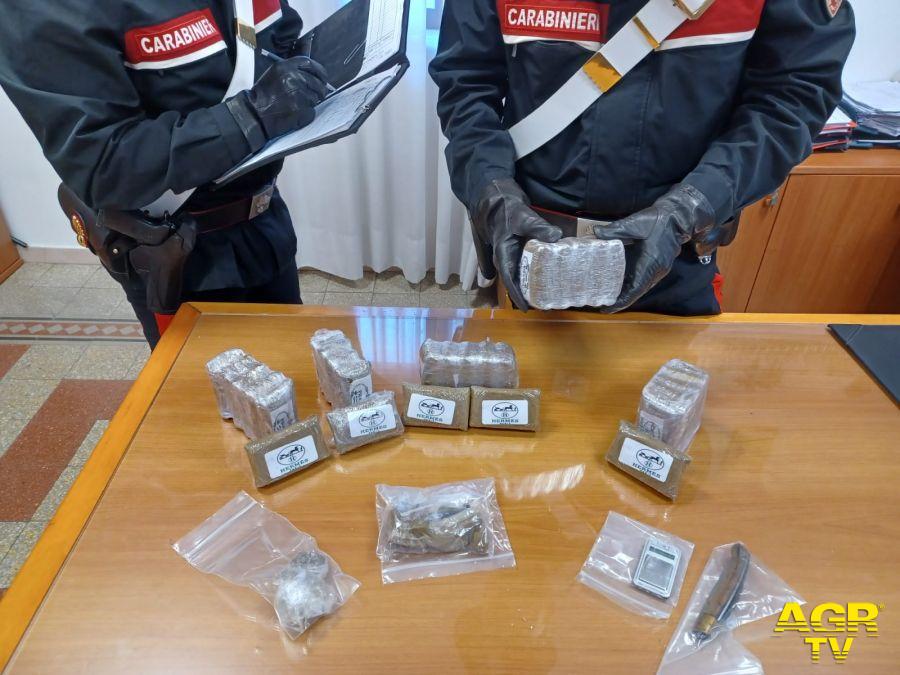 Carabinieri la droga sequestrata a Ladispoli