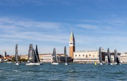 Venezia, partita Nastro Rosa Veloce, da Venezia a Genova , la seconda regata più lunga del Mediterraneo