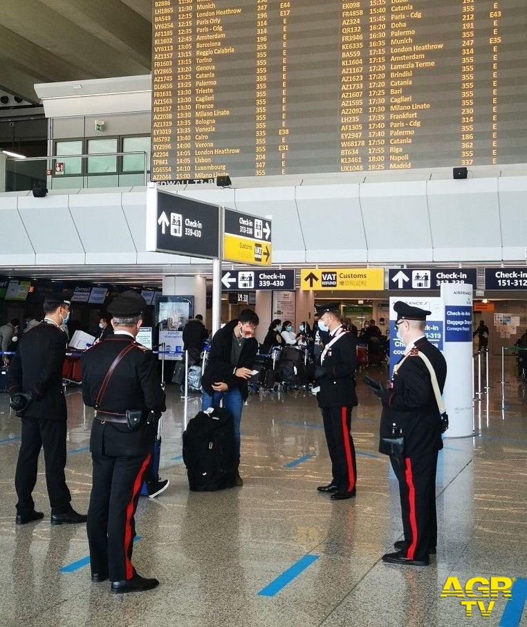 Carabinieri controllo aeroporto
